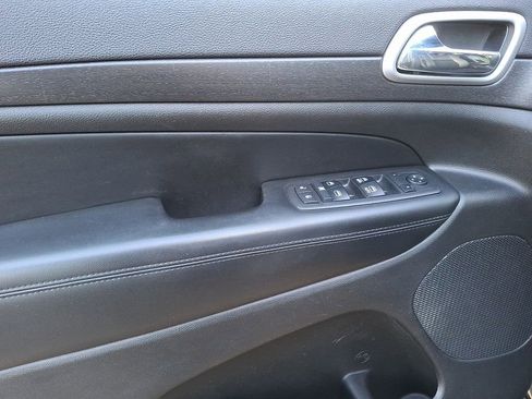 Used 2018 Jeep Grand Cherokee Altitude image 9