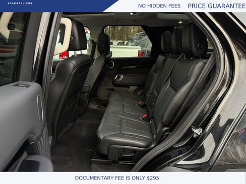 Used 2019 Land Rover Discovery SE image 11