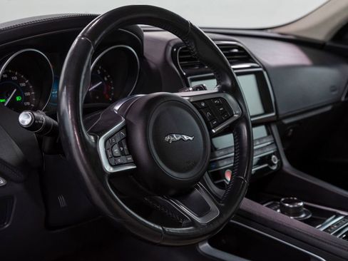 Used 2020 Jaguar F-PACE Prestige image 21