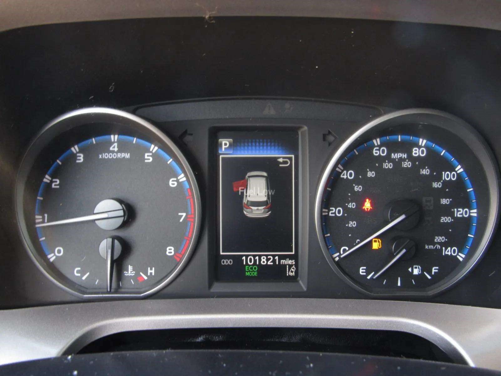 Used 2018 Toyota RAV4 LE FWD image 26