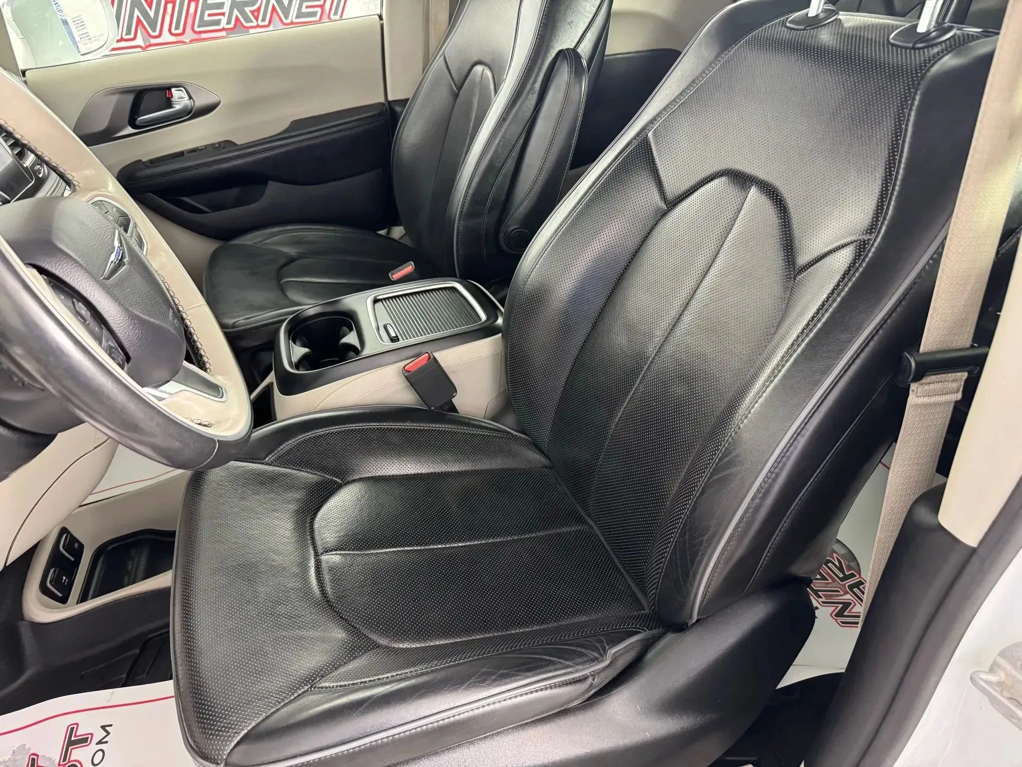 Used 2019 Chrysler Pacifica Limited FWD image 35