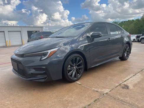 Used 2025 Toyota Corolla SE image 1