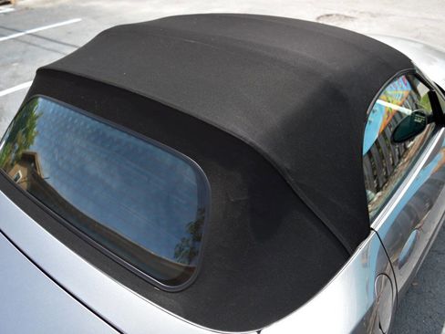 Used 2005 BMW Z4 2.5i image 11