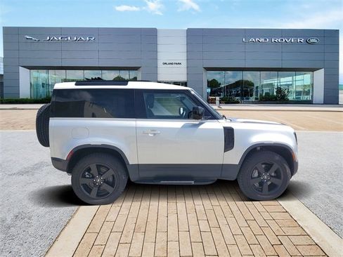 Used 2021 Land Rover Defender 90 First Edition image 4