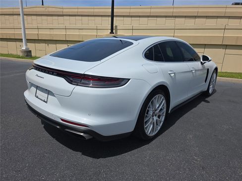 Used 2022 Porsche Panamera RWD image 3