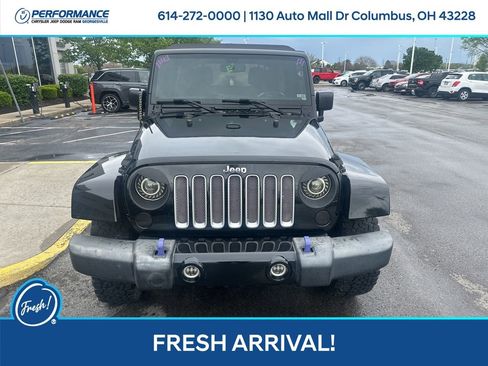 Used 2017 Jeep Wrangler Unlimited Sahara w/ Connectivity Group image 9
