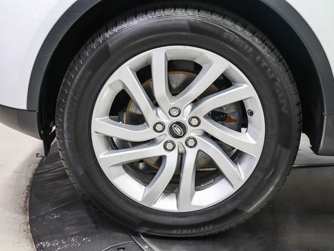 Used 2018 Land Rover Discovery HSE AWD/4WD image 9