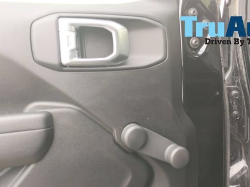 Used 2022 Jeep Wrangler Unlimited Sport AWD/4WD image 16