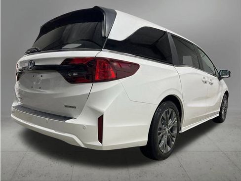 New 2026 Honda Odyssey Touring image 5