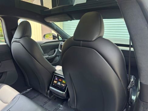 Used 2022 Tesla Model S AWD/4WD image 38