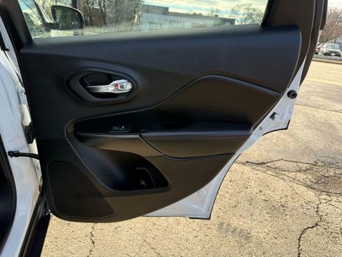 Used 2020 Jeep Cherokee Trailhawk image 15