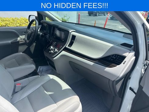 Used 2020 Toyota Sienna XLE FWD image 22
