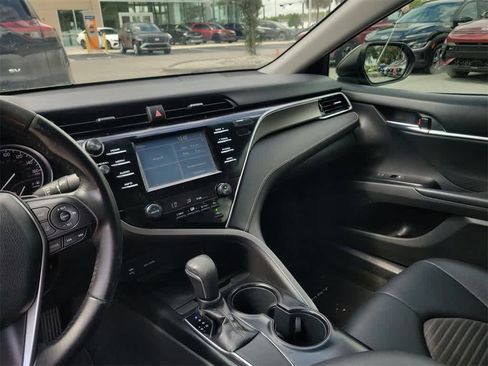 Used 2018 Toyota Camry L image 30
