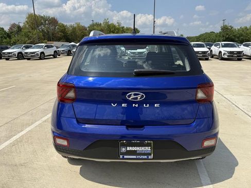 New 2025 Hyundai Venue Limited image 6