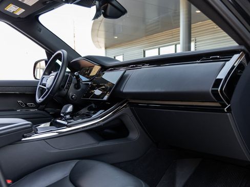 Used 2024 Land Rover Range Rover Sport Dynamic SE image 39