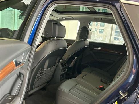 Certified 2025 Audi Q5 2.0T Premium Plus image 21