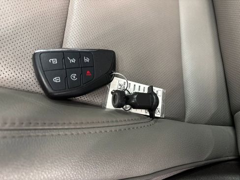 Used 2021 GMC Yukon SLT w/ SLT Premium Package image 36