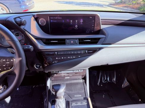 Used 2020 Lexus ES 300h w/ Premium Package image 24