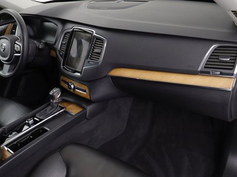 Used 2022 Volvo XC90 T6 Momentum w/ Climate Package image 22