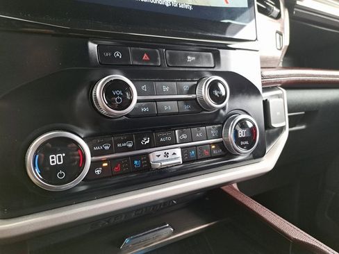 Used 2024 Ford Expedition Limited image 12