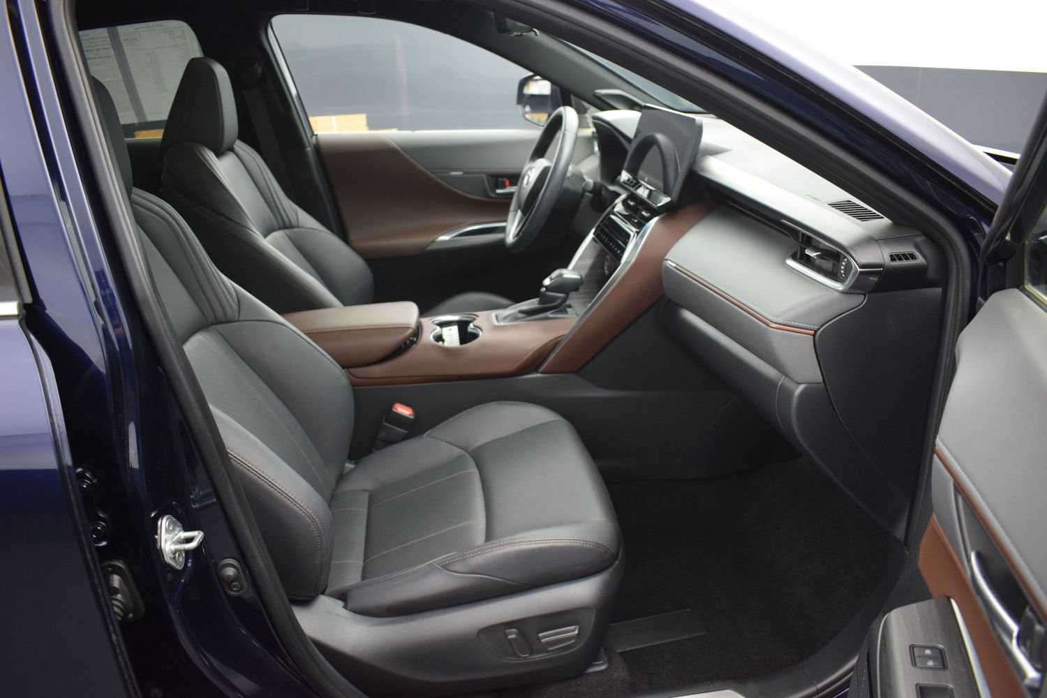 Used 2023 Toyota Venza Limited AWD/4WD image 10
