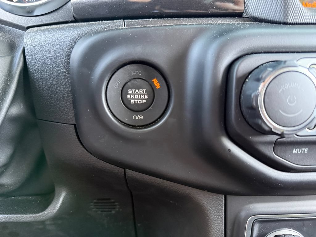 Used 2022 Jeep Wrangler Unlimited Sahara AWD/4WD image 32