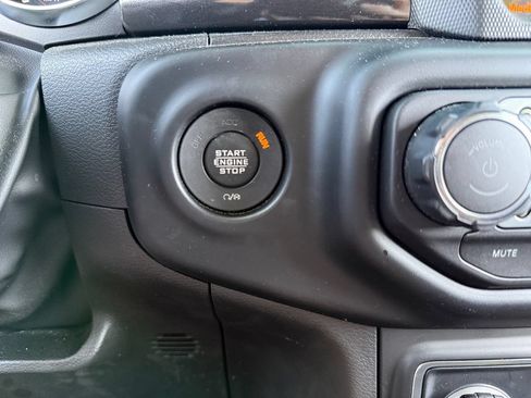 Used 2022 Jeep Wrangler Unlimited Sahara AWD/4WD image 32