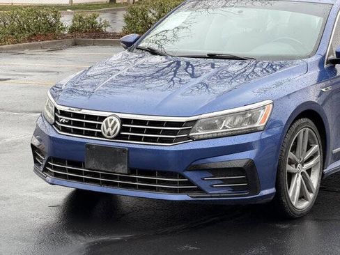 Used 2017 Volkswagen Passat 1.8T R-Line w/ R-Line Lighting Package image 10