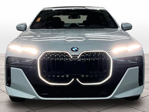 Used 2025 BMW 760i xDrive image 3