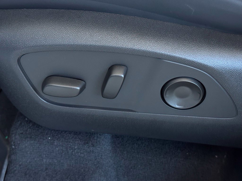 New 2027 Chevrolet Traverse RS w/ LPO, Floor Liner Package FWD image 32