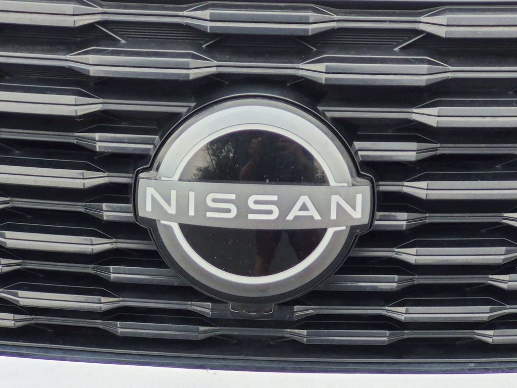 Used 2023 Nissan Rogue SV AWD/4WD image 10
