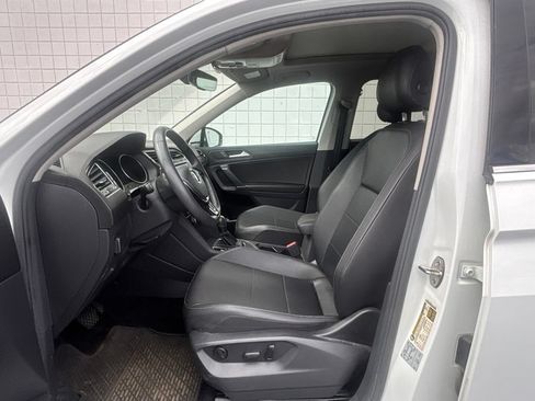 Used 2020 Volkswagen Tiguan SE FWD image 3