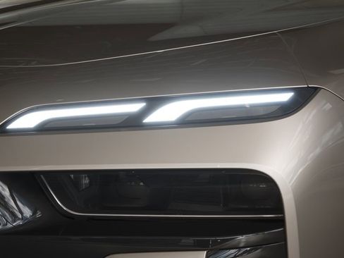 Used 2026 BMW 740i image 33