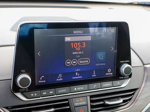 Used 2024 Nissan Altima 2.5 SV FWD image 5