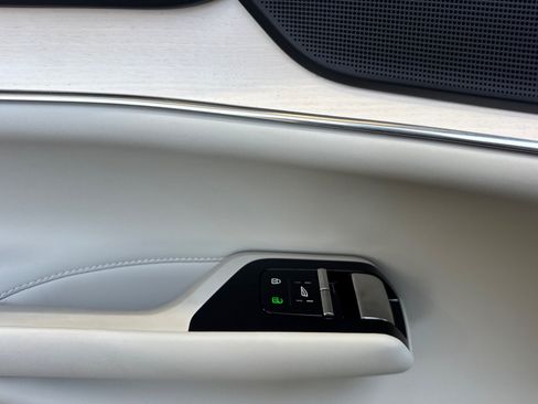 Certified 2025 Volvo EX90 Ultra AWD/4WD image 11