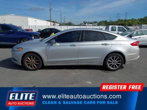 Used 2017 Ford Fusion SE image 28