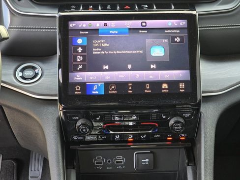 Used 2024 Jeep Grand Cherokee Limited w/ Black Appearance Package image 26