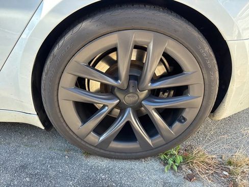 Used 2021 Tesla Model S Plaid image 14