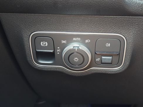 Used 2024 Mercedes-Benz GLB 250 image 21