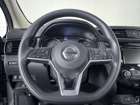 Used 2020 Nissan Rogue Sport S image 13