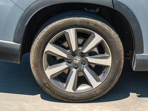 Used 2024 Honda Pilot Touring image 13