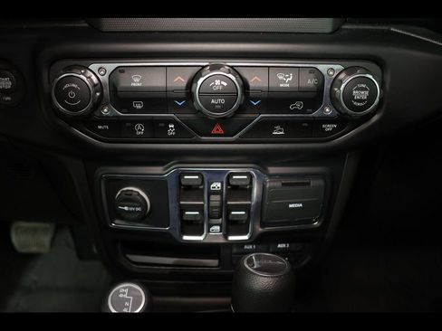 Used 2022 Jeep Gladiator Sport AWD/4WD image 25