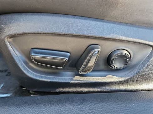 Used 2023 Toyota Prius XLE image 17