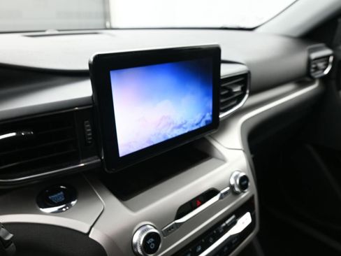 Used 2022 Ford Explorer XLT w/ Equipment Group 202A image 24
