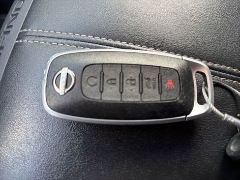 Used 2025 Nissan Pathfinder SV AWD/4WD image 27
