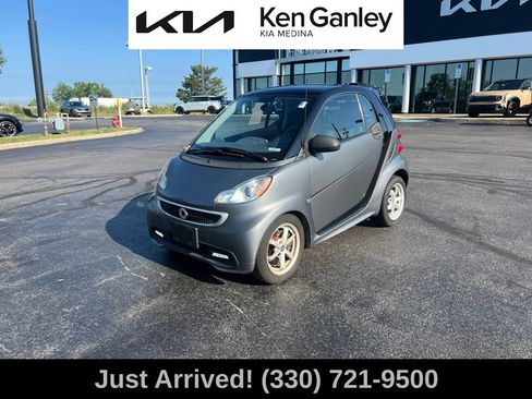 Used 2015 smart fortwo pure RWD image 11