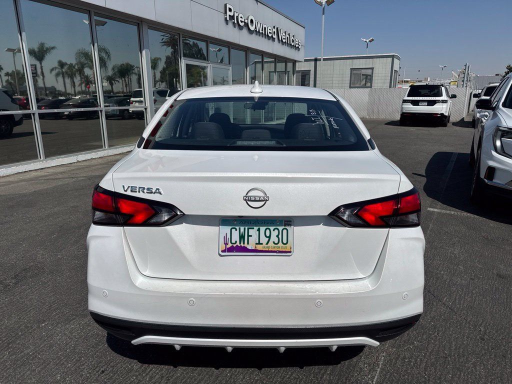 Used 2025 Nissan Versa SV FWD image 3