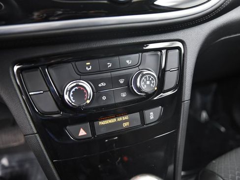 Used 2022 Buick Encore Preferred w/ Safety Package image 22