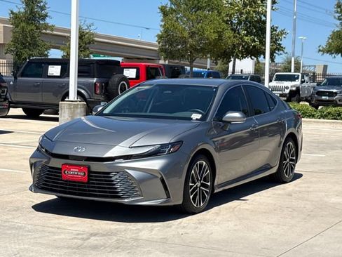 Used 2026 Toyota Camry XLE FWD image 7