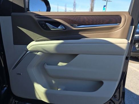 Used 2023 GMC Yukon XL Denali w/ Advanced Technology Package image 24